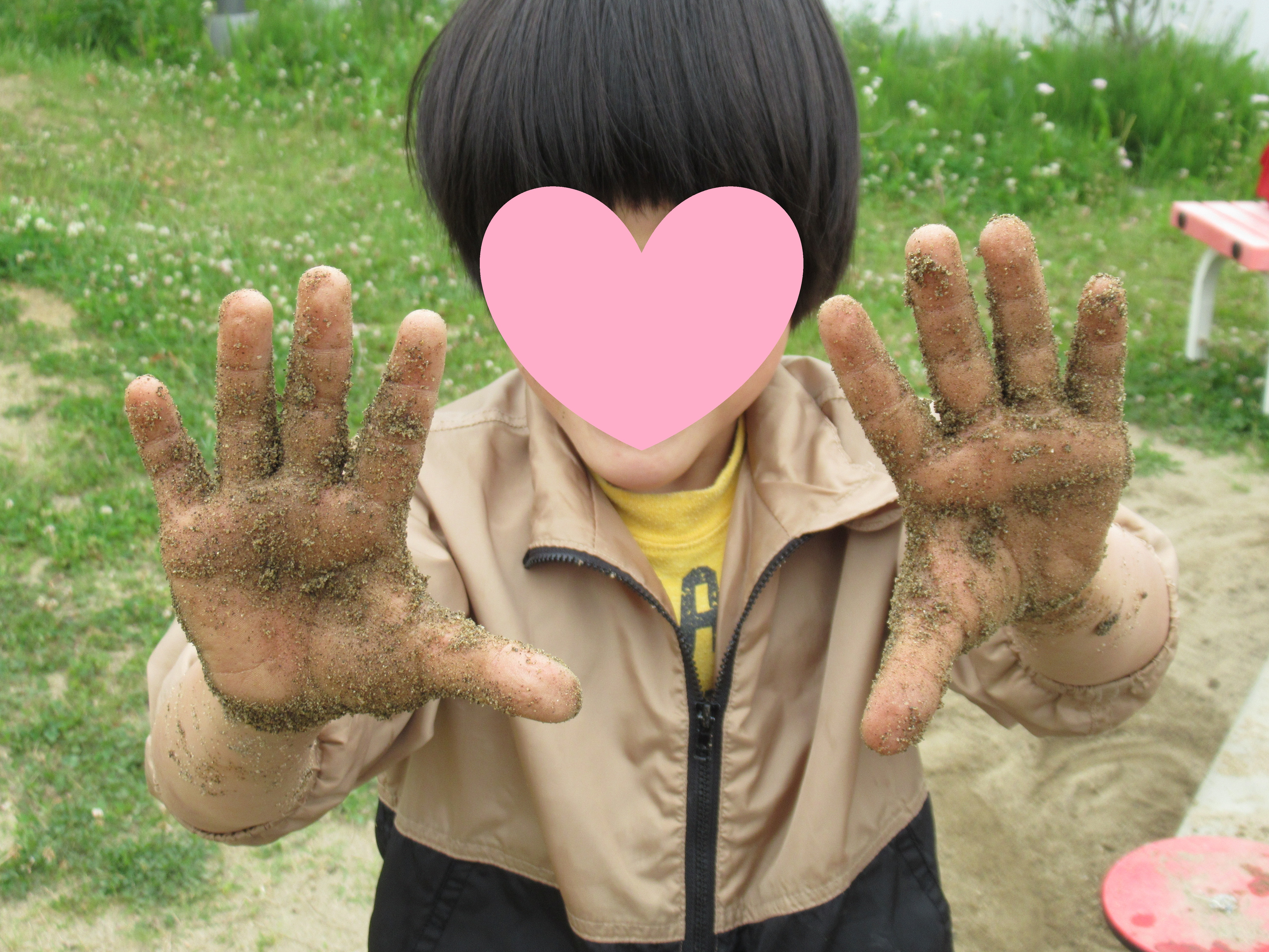 「みてみて!どろんこだらけ♪」