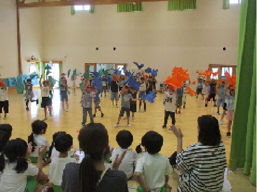 小学生のフラッグダンスとってもかっこよかったよ♪