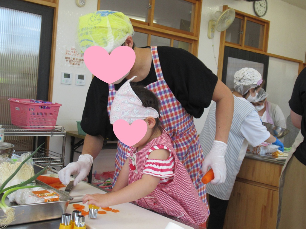 人参の型抜きを手伝ってくれました♡