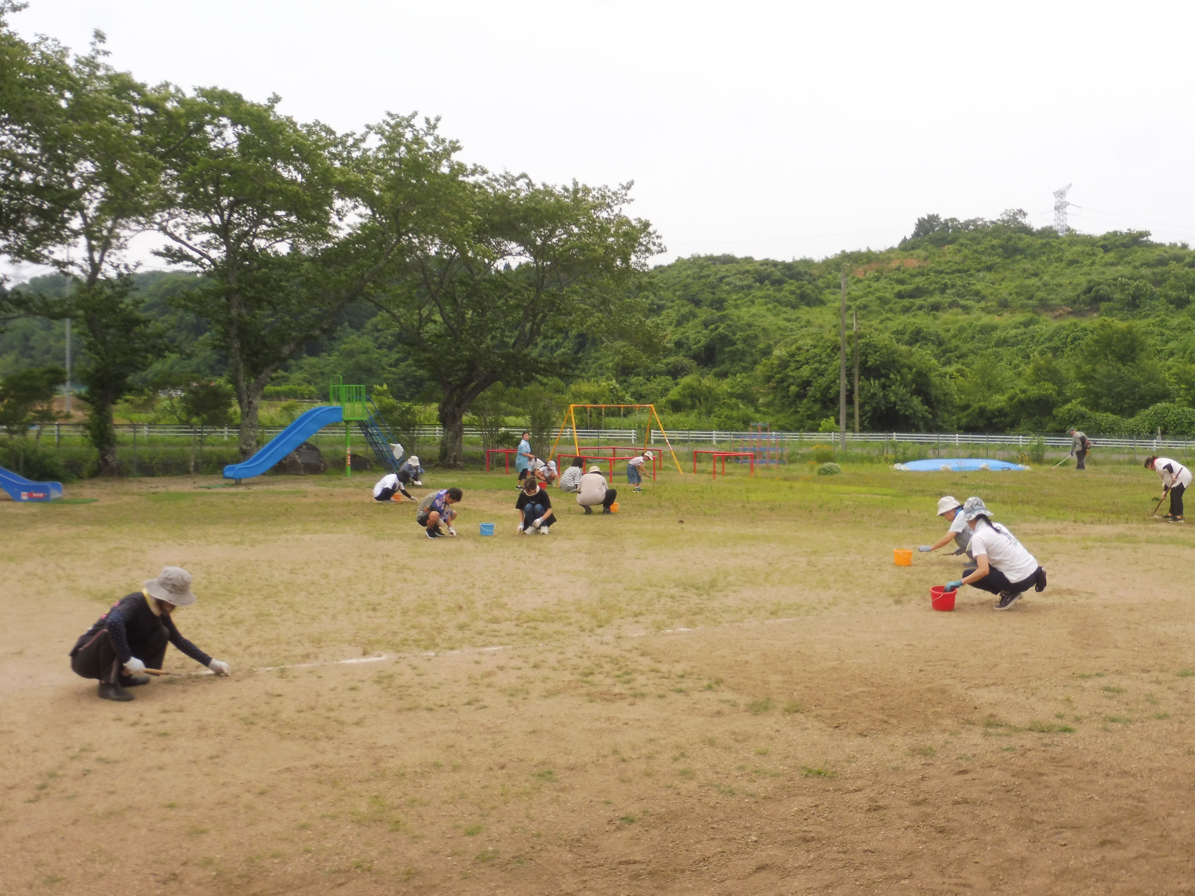 土が固くてなかなか大変でした