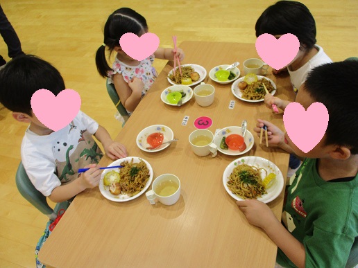 お店屋さんごっこの中のたこやき屋さんと同じ“たこやき”も給食に出ました(*^▽^*)