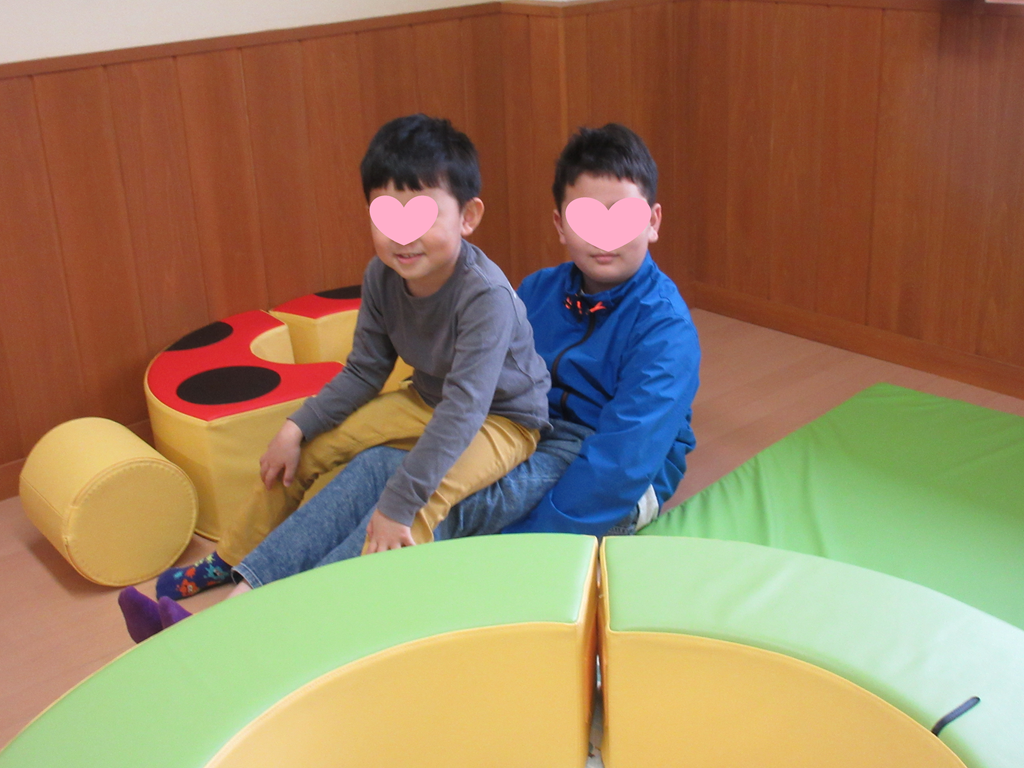 兄弟でふれあい遊び!なかよし兄弟です♡