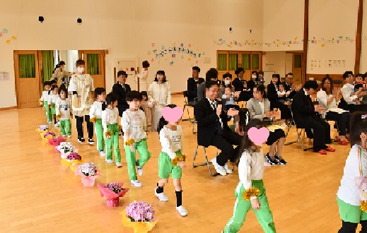 年長児さんの入場です♪