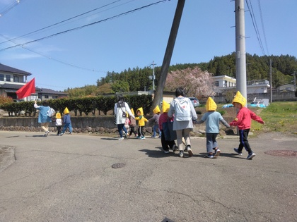 赤い旗を目印に移動します