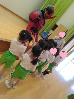 龍のベルトも手もかっこいいね！！