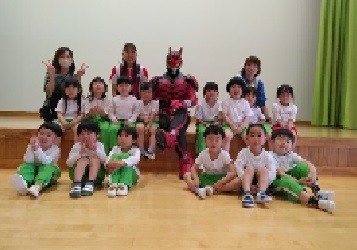 みんなで「ハイ・ポーズ♪」
