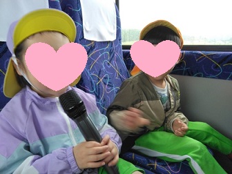 バスの中では歌をうたったり、動物の鳴き声クイズをしていきました♪