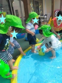 はな組さん、冷たい水は気持ちいいね。