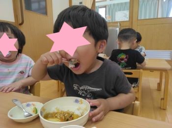 たいよう組さんが切った野菜が入ったカレーライス。おいしかったよ。