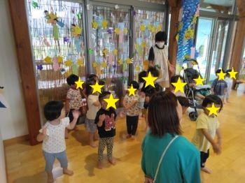 七夕製作を飾り、みんなで「たなばた集会」をしたよ。